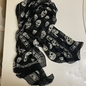 Bootleg Alexander McQueen scarf